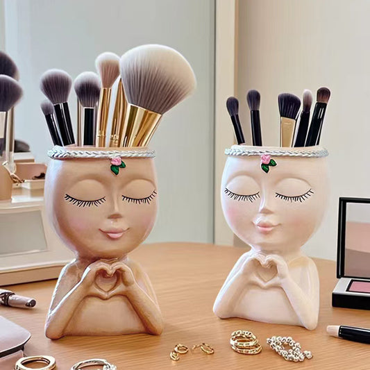 Vanity Brush Holder – High-End Art Doll Storage